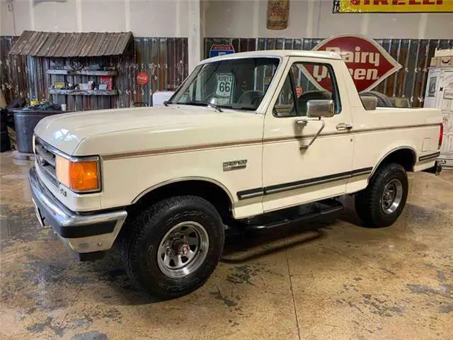 1989 ford bronco, white with 173,631 miles available now!