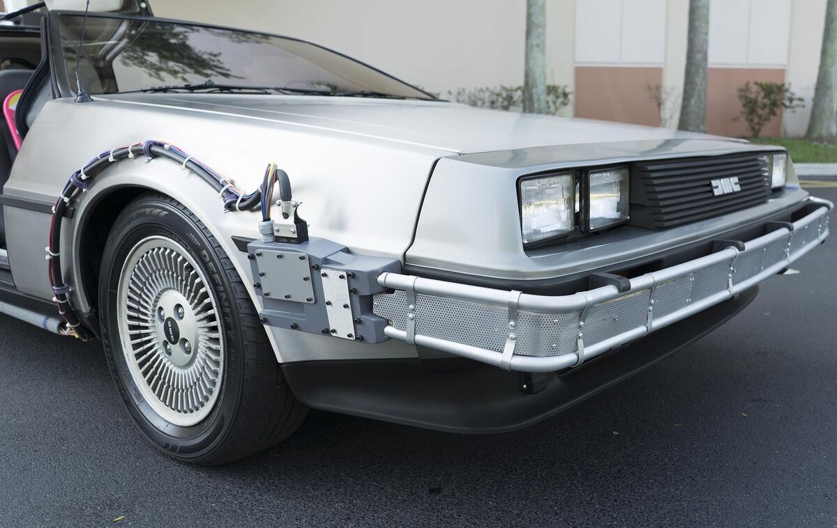 1982 delorean dmc-12 time machine back to the future