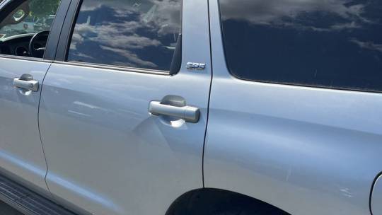 2011 toyota sequoia sr5