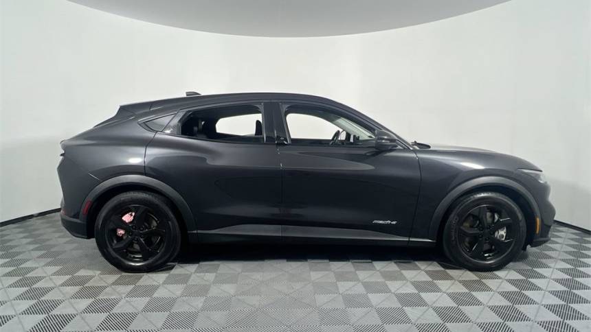 2022 ford mustang mach-e select