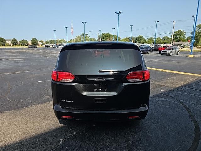 2022 chrysler voyager lx
