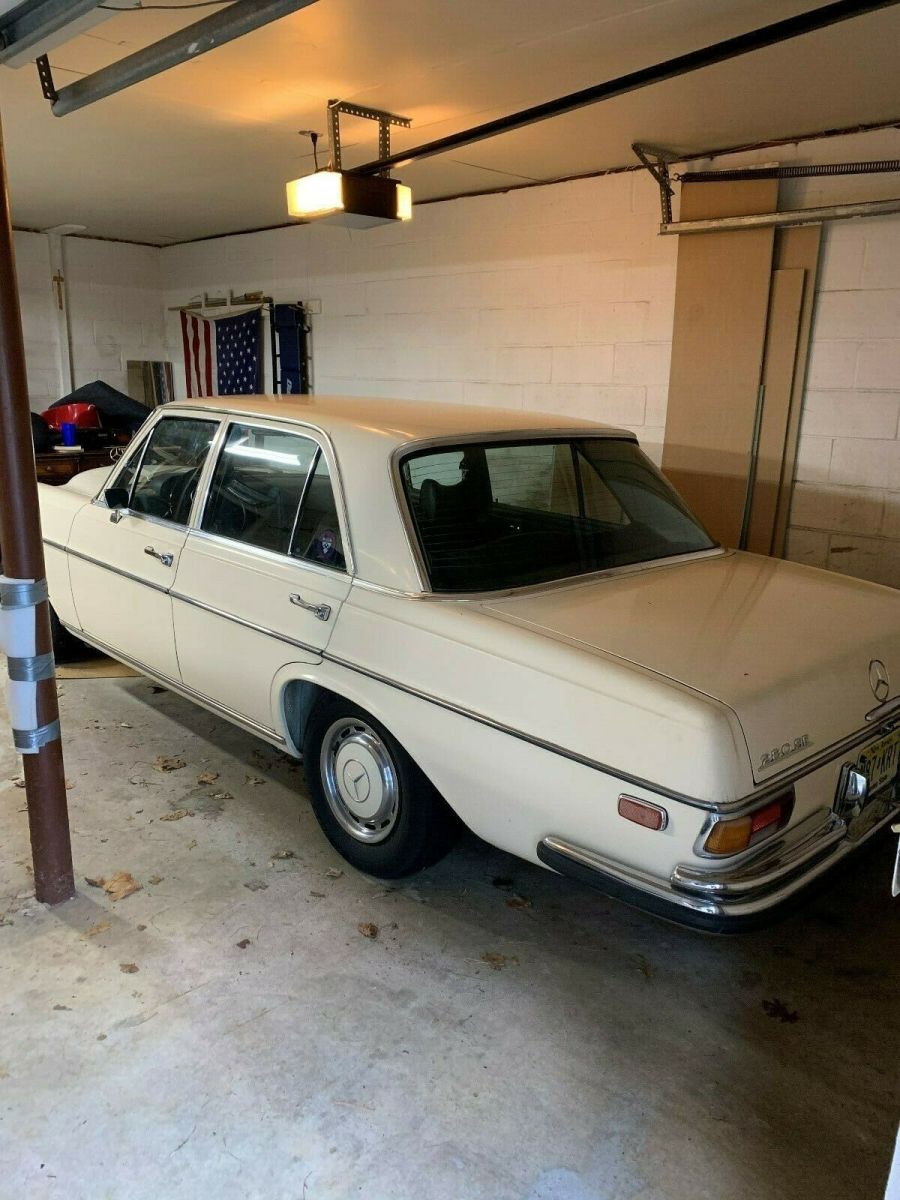 49,534 miles 4.5 v8 automatic 4 dr sedan