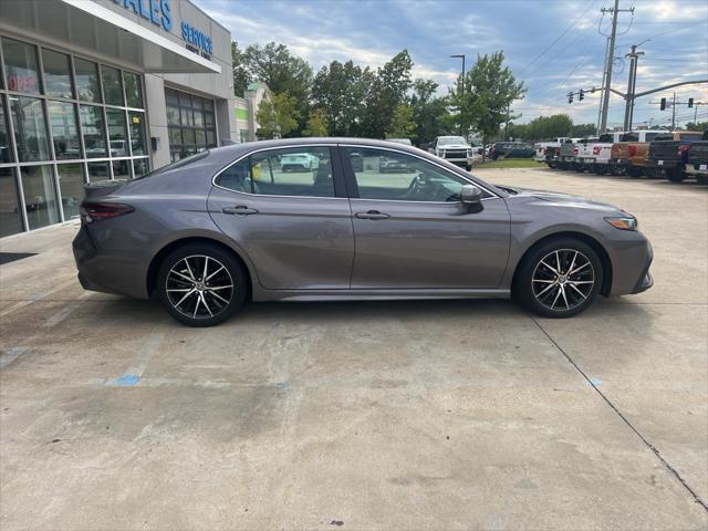 2024 toyota camry se