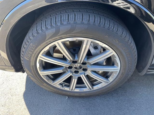 2024 audi q7 45 premium plus