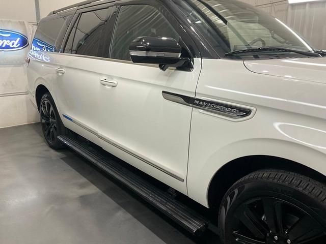 2022 lincoln navigator l black label