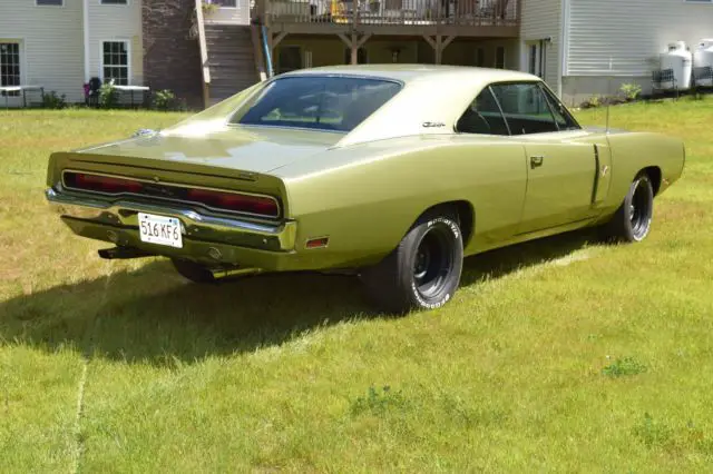 1970 dodge charger r/t fully rotisserie restored and beautiful!!!!!!