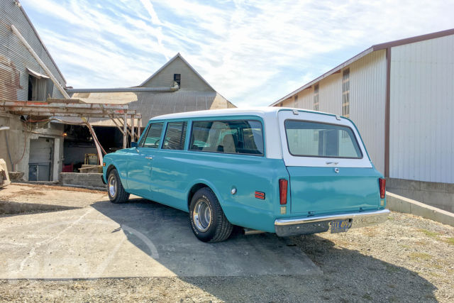 1970 chevy suburban lowered 2wd three door