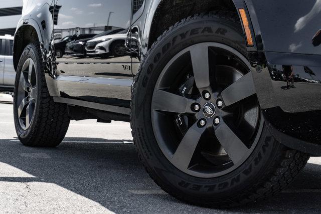 2023 land rover defender 90 v8
