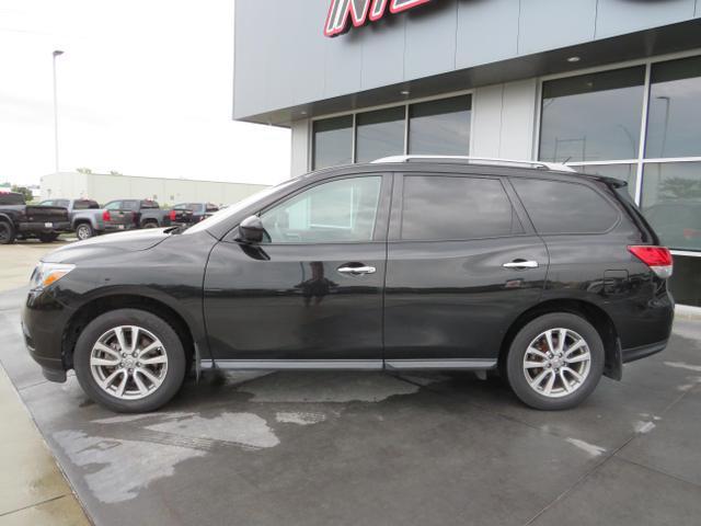 2016 nissan pathfinder s