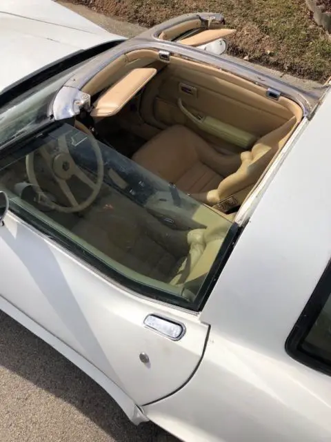 1979 corvette l82, 4-speed, t-top white coupe. ground effect skirts. 100k miles