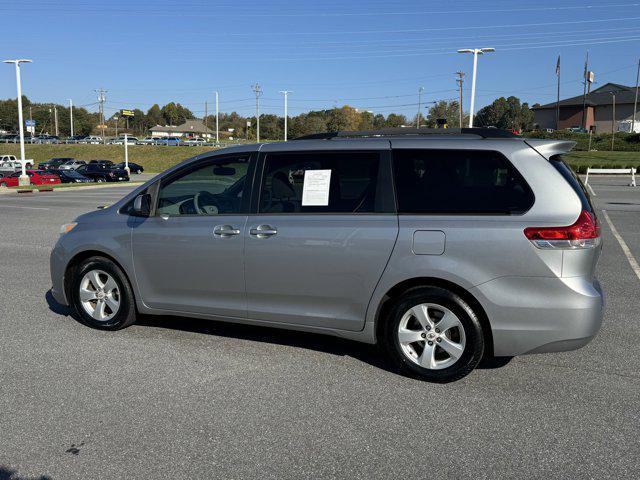 2012 toyota sienna le