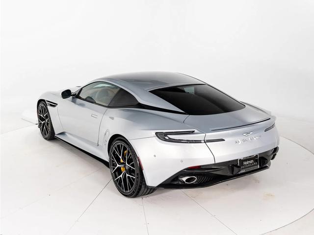 2024 aston martin db12