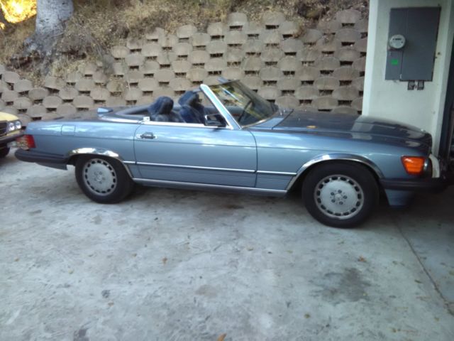 nice, clean mercedes benz 560 sl in good mechanical condition, no reserve
