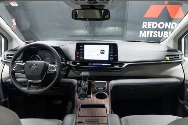 2021 toyota sienna le