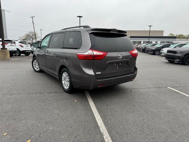 2017 toyota sienna xle