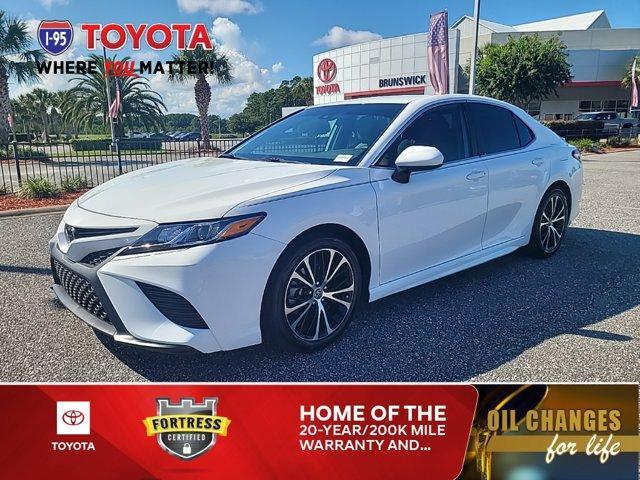 2020 toyota camry se