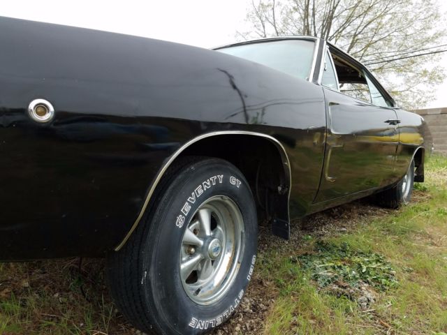 1968 dodge charger 440 4spd black on black. low miles. minimal rust. extra parts
