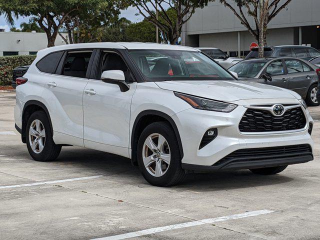 2022 toyota highlander le