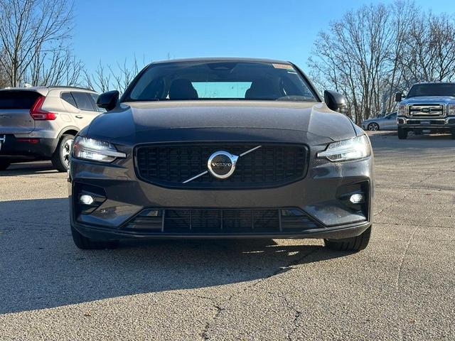 2024 volvo s60 b5 core dark theme