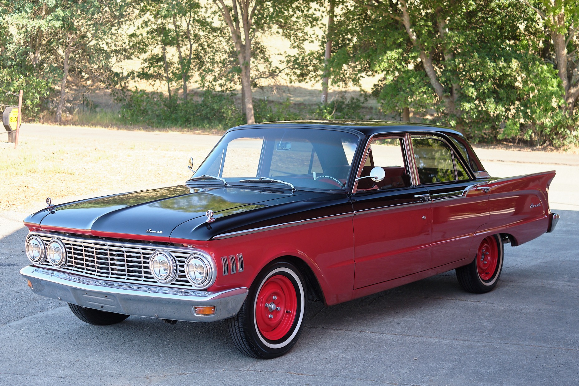 1961 mercury comet sedan