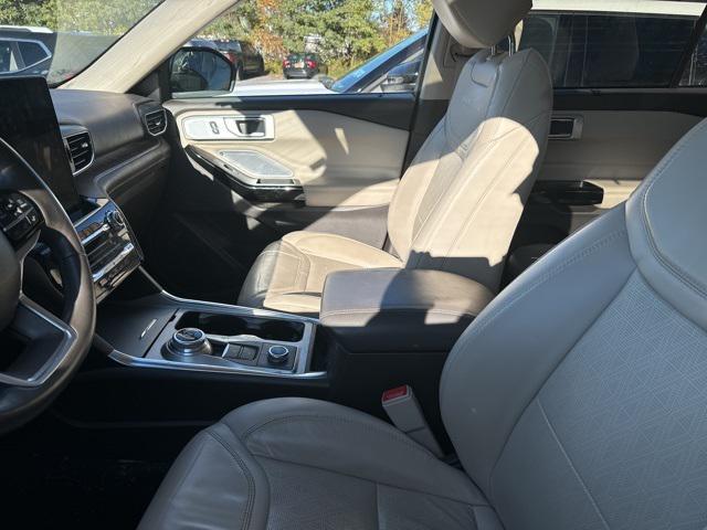 2022 ford explorer platinum