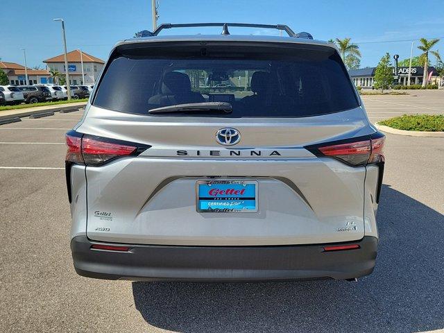 2021 toyota sienna le 8 passenger