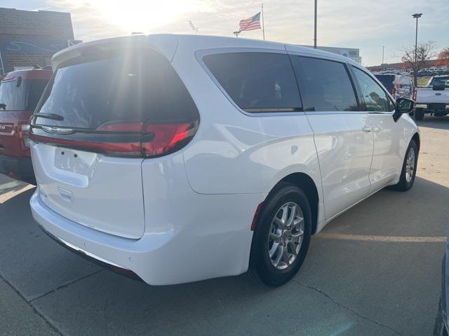 2024 chrysler pacifica touring l