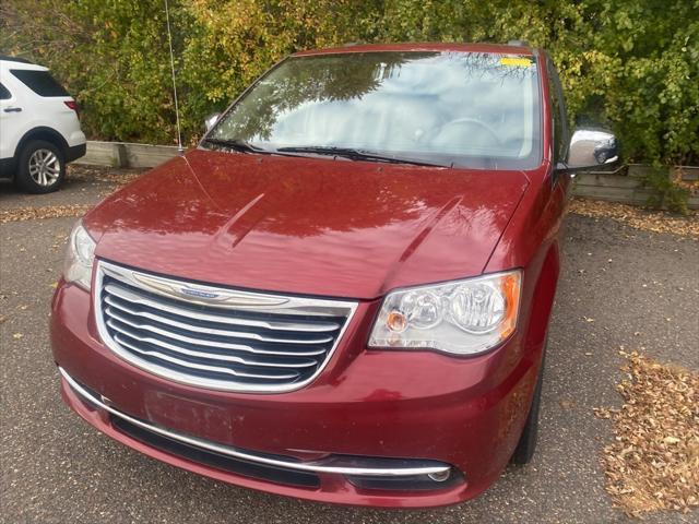 2016 chrysler town & country touring-l