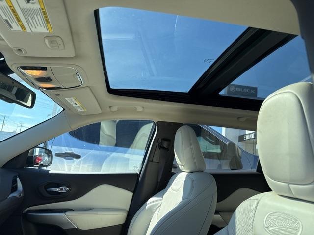 2017 jeep cherokee overland