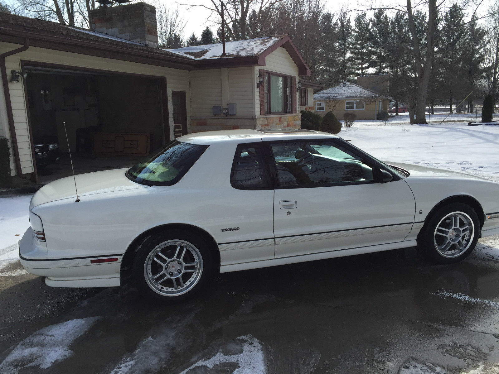 1991 oldsmobile toronado trofeo coupe 2-door 3.8l