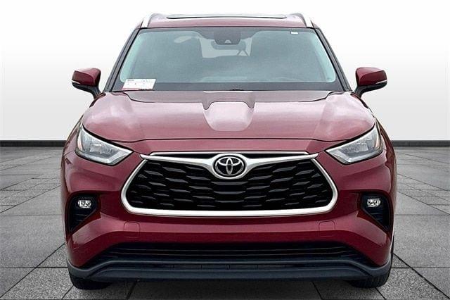 2020 toyota highlander xle in hutchinson, kansas