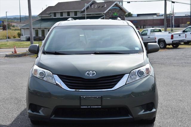 2014 toyota sienna le