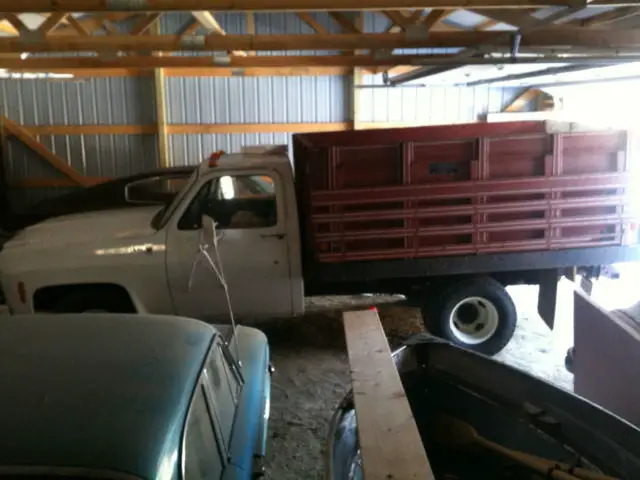 1978 chevy 35 sierra 1-ton dually flatbed with combination grain & cattle racks