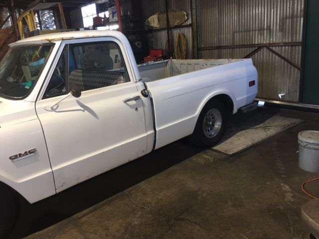 shortbed, gmc, lowered front disc brakes. comes with 5.3 engine and transmissi