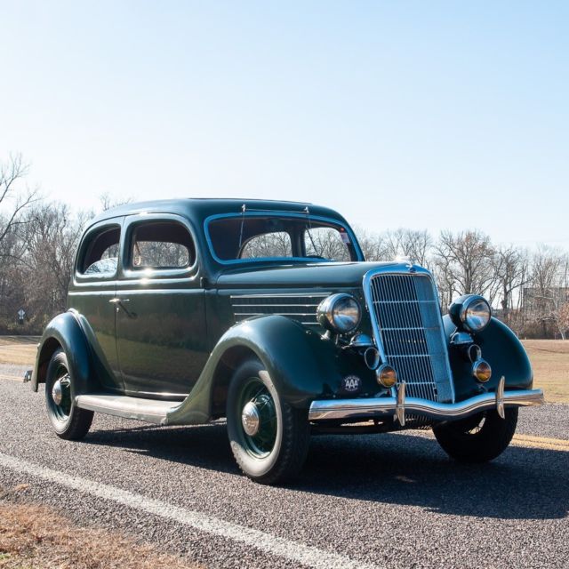 1935 ford model 48 deluxe tudor sedan