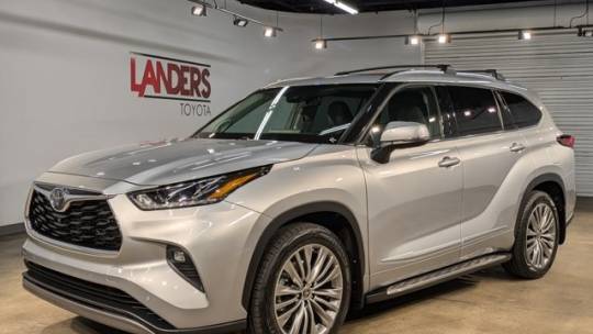 2022 toyota highlander platinum