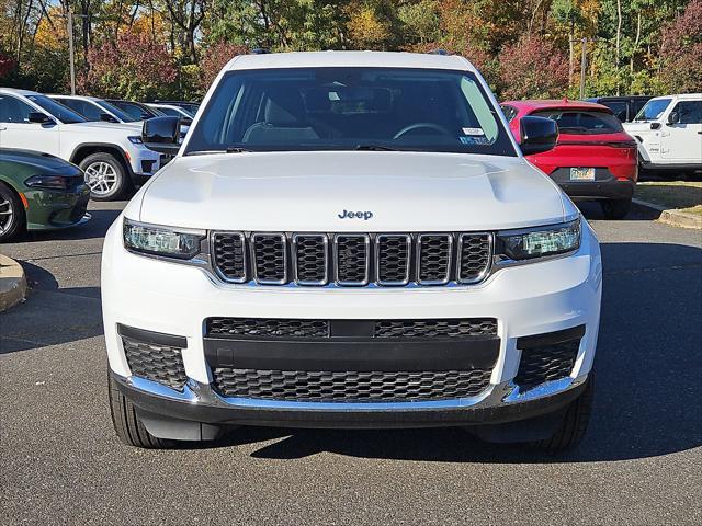 2023 jeep grand cherokee l laredo 4x4
