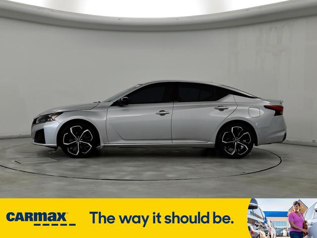 2023 nissan altima sr
