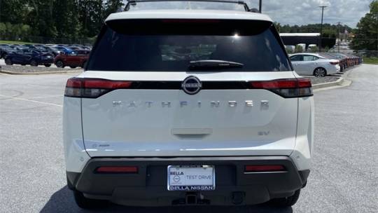 2024 Nissan Pathfinder sv