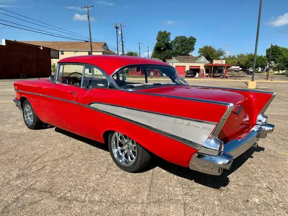 2 door hardtop. 350 / automatic / vintage air