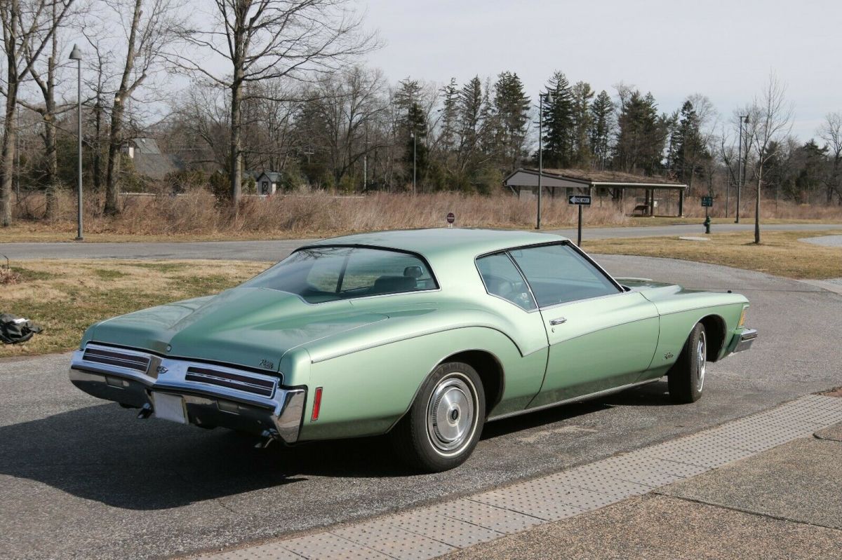 1973 buick riviera boat tail (classic car in very good condition)
