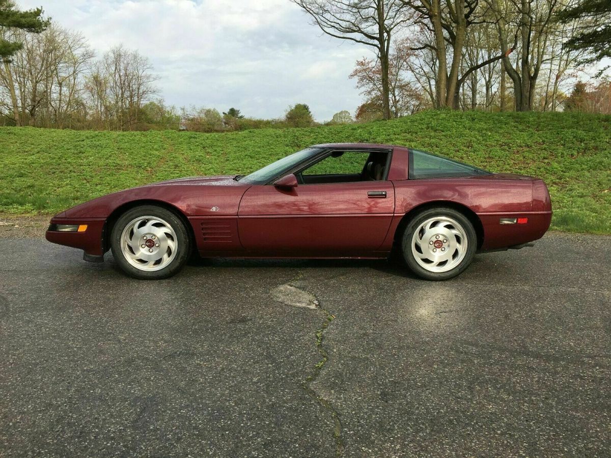 1993 chevrolet corvette 40th anniversary edition. low mileage