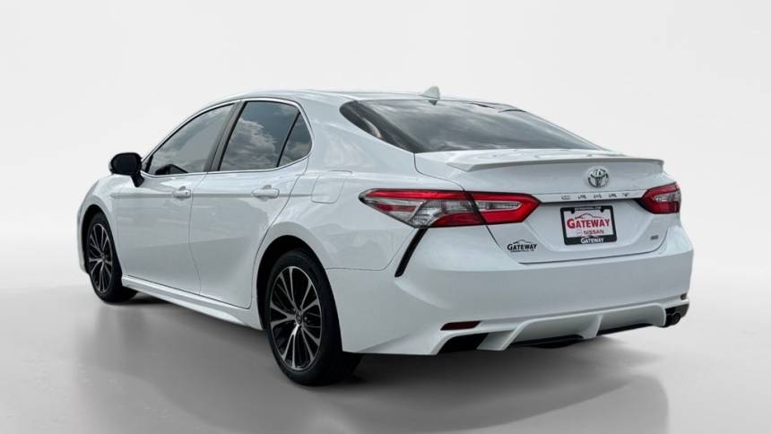 2019 toyota camry se