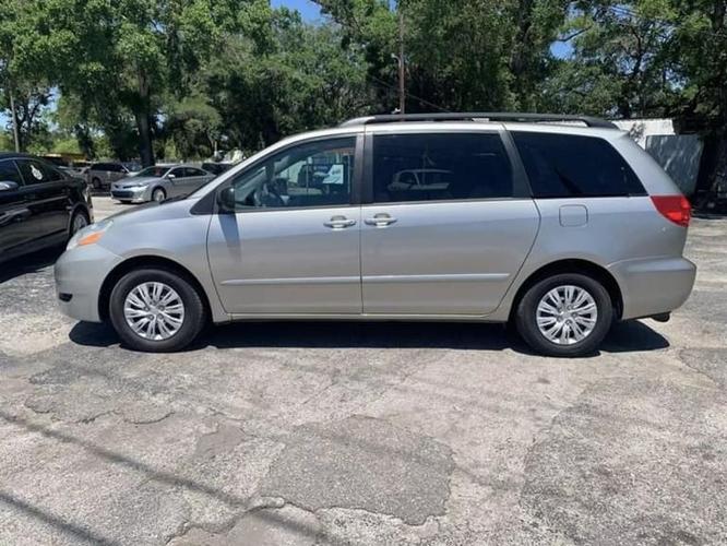 2010 toyota sienna le minivan 4d in tampa, florida