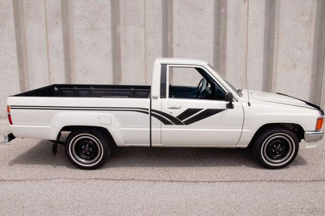 1988 toyota hilux dlx standard cab pickup truck
