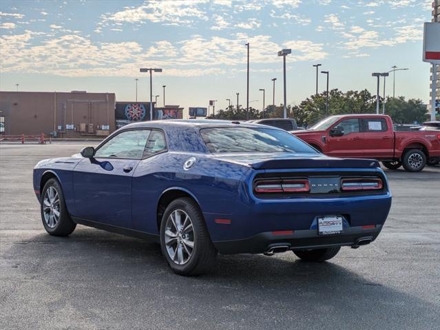 2022 dodge challenger sxt