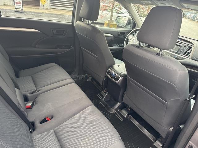 2015 toyota highlander le