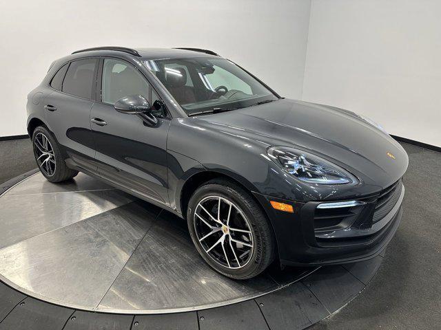 2022 porsche macan base