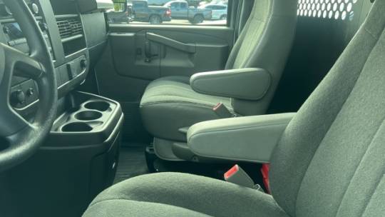 2022 gmc savana 2500