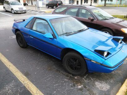 1984 pontiac fiero coupe. 4 cyl 2.5l automatic. runs and drives good looks good